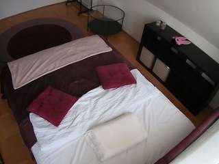 voyeurcam-julmodels-whitebed-2 Sex Cam Show