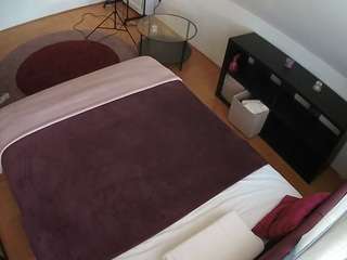 voyeurcam-julmodels-whitebed-2 live webcam show