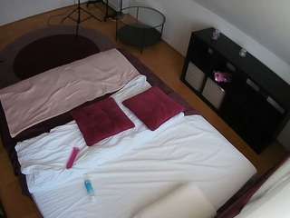 voyeurcam-julmodels-whitebed-2 live webcam show