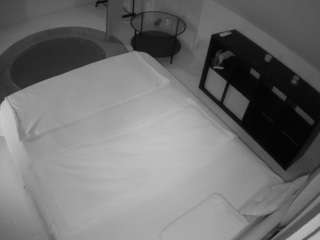 voyeurcam-julmodels-whitebed-2 live webcam show
