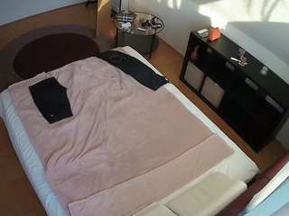 voyeurcam-julmodels-whitebed-2
