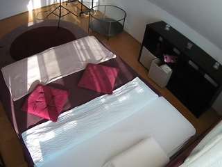 voyeurcam-julmodels-whitebed-2