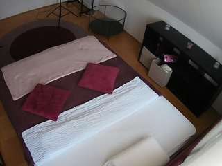 voyeurcam-julmodels-whitebed-2