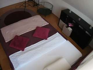 voyeurcam-julmodels-whitebed-2