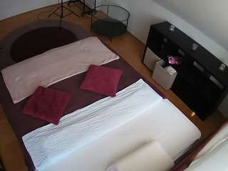 voyeurcam-julmodels-whitebed-2