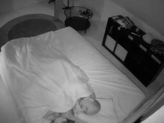 voyeurcam-julmodels-whitebed-2