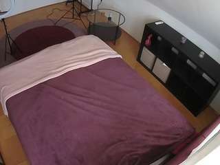 voyeurcam-julmodels-whitebed-2