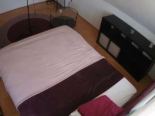voyeurcam-julmodels-whitebed-2