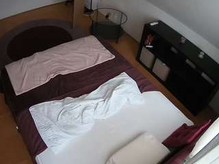 voyeurcam-julmodels-whitebed-2