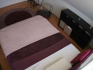 voyeurcam-julmodels-whitebed-2