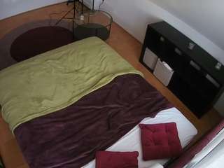 voyeurcam-julmodels-whitebed-2
