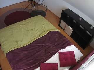 voyeurcam-julmodels-whitebed-2