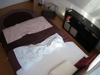 voyeurcam-julmodels-whitebed-2