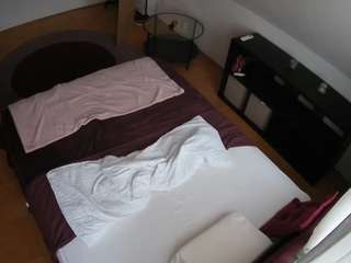 voyeurcam-julmodels-whitebed-2