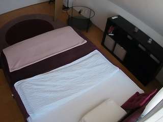 voyeurcam-julmodels-whitebed-2 camsoda
