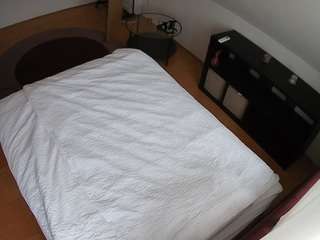 voyeurcam-julmodels-whitebed-2
