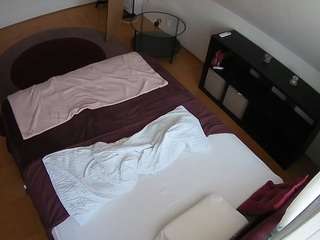 voyeurcam-julmodels-whitebed-2