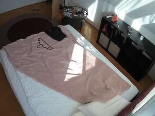 voyeurcam-julmodels-whitebed-2 camsoda
