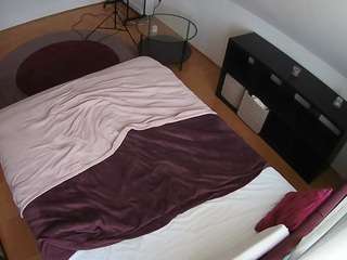 voyeurcam-julmodels-whitebed-2