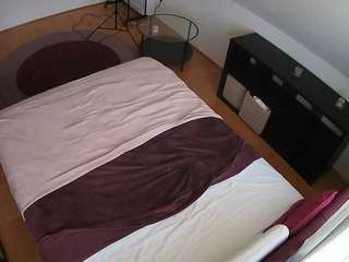voyeurcam-julmodels-whitebed-2