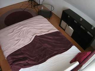 voyeurcam-julmodels-whitebed-2