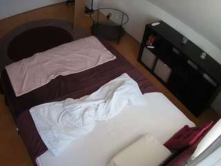 voyeurcam-julmodels-whitebed-2