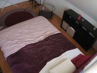 voyeurcam-julmodels-whitebed-2