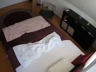 voyeurcam-julmodels-whitebed-2