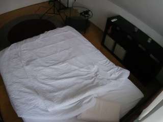 voyeurcam-julmodels-whitebed-2