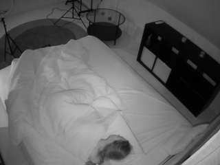 voyeurcam-julmodels-whitebed-2