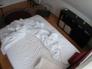 voyeurcam-julmodels-whitebed-2