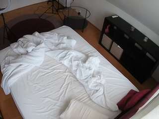 voyeurcam-julmodels-whitebed-2
