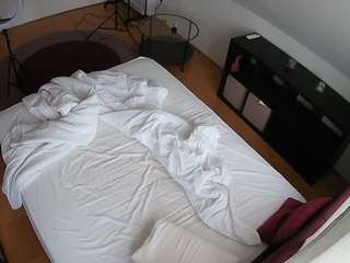 voyeurcam-julmodels-whitebed-2
