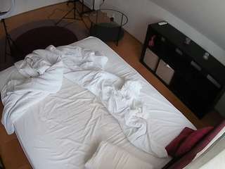 voyeurcam-julmodels-whitebed-2