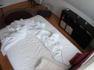 voyeurcam-julmodels-whitebed-2