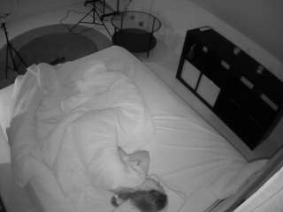 voyeurcam-julmodels-whitebed-2