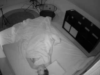 voyeurcam-julmodels-whitebed-2