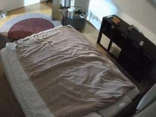 voyeurcam-julmodels-whitebed-2