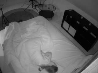 voyeurcam-julmodels-whitebed-2