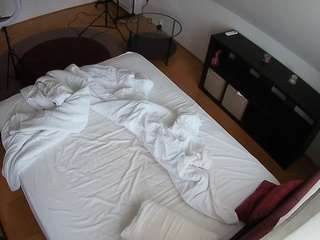 voyeurcam-julmodels-whitebed-2
