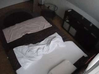 voyeurcam-julmodels-whitebed-2