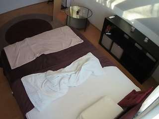 voyeurcam-julmodels-whitebed-2