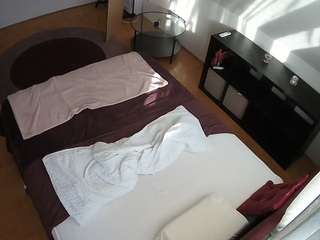 voyeurcam-julmodels-whitebed-2