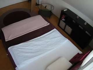 voyeurcam-julmodels-whitebed-2