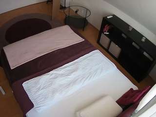 voyeurcam-julmodels-whitebed-2