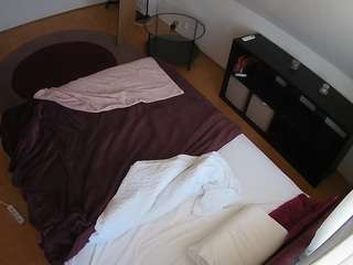 voyeurcam-julmodels-whitebed-2