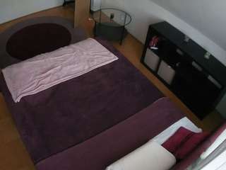 voyeurcam-julmodels-whitebed-2