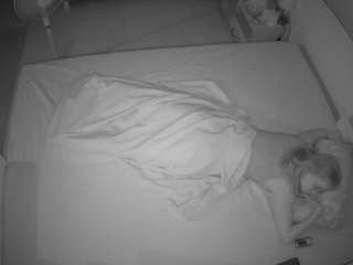 voyeurcam-julmodels-whitebed-3 webcam