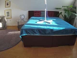 camsoda voyeurcam-julmodels-whitebed-3