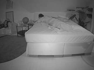 Live Nude Models camsoda voyeurcam-julmodels-whitebed-3